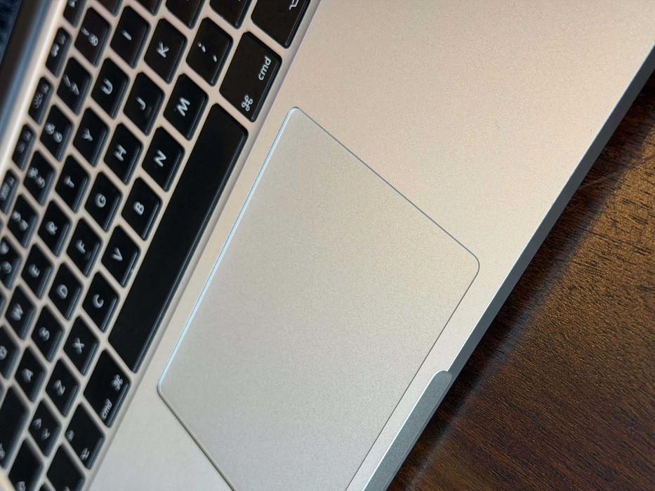 MacBook Pro 13” Retina Early 2015 · i5 · 8GB · Caixa Original