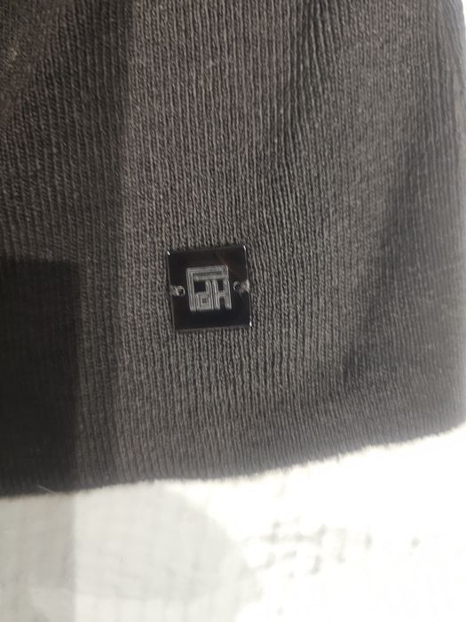 Camisola sem mangas decote bico
