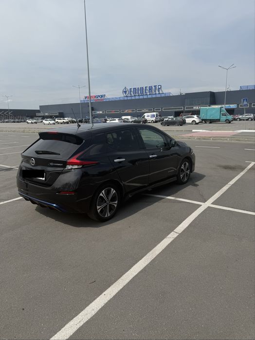 Продам Nissan Leaf