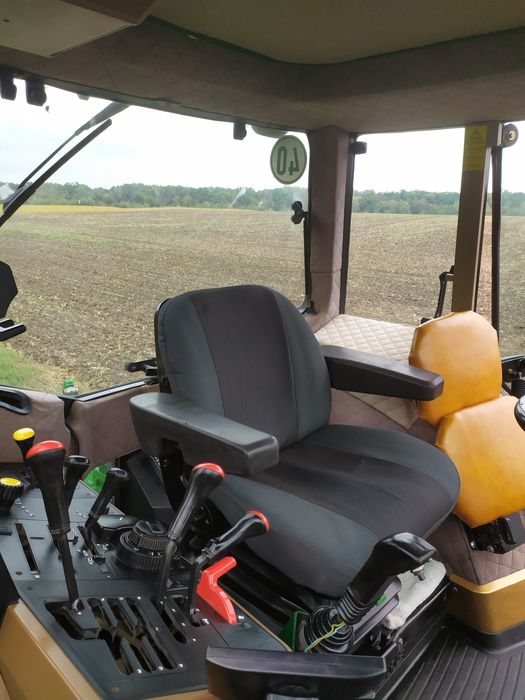 Трактор John Deere 6200