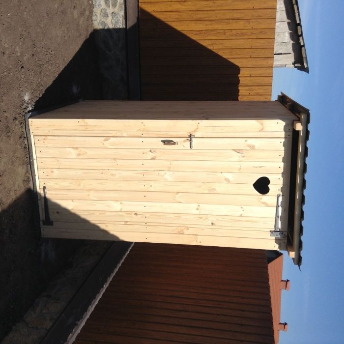 Туалет, душ дерево та метал