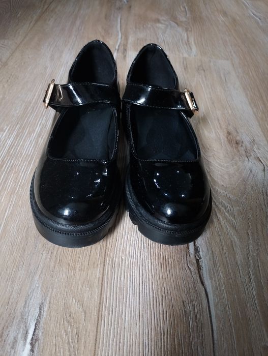 Buty na koturnie