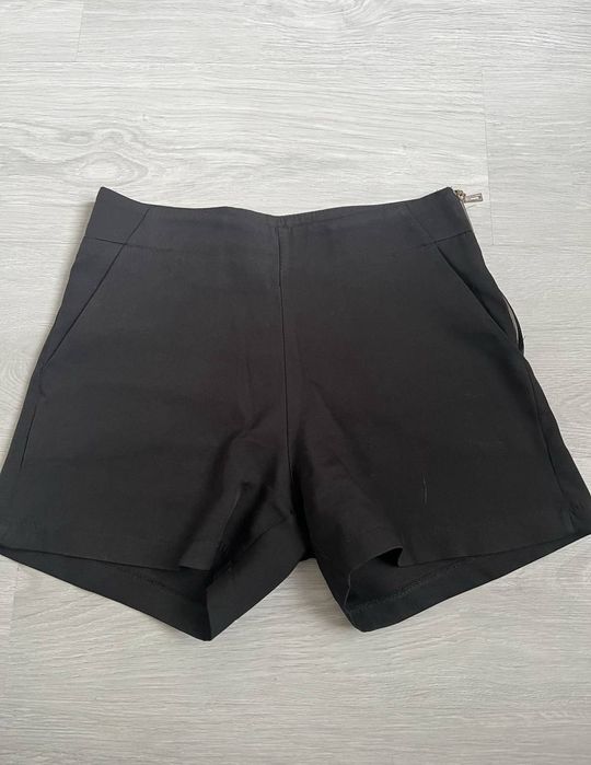 Класичні чорні шорти