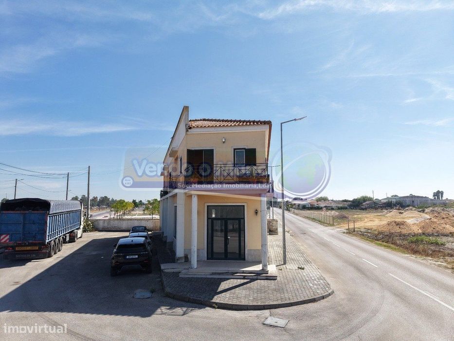 Moradia T4 em Foros de Salvaterra (F832)