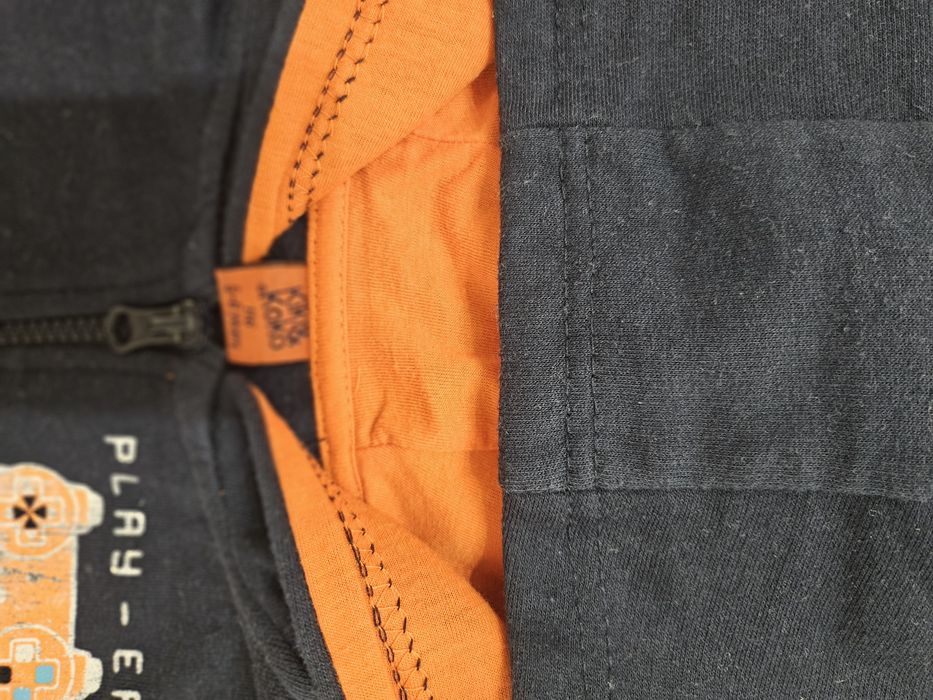 Bluza  chlopieca rozmiar 116 rozpinana  kaptur