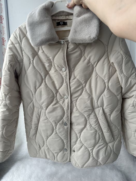 Жіноча стьобана куртка