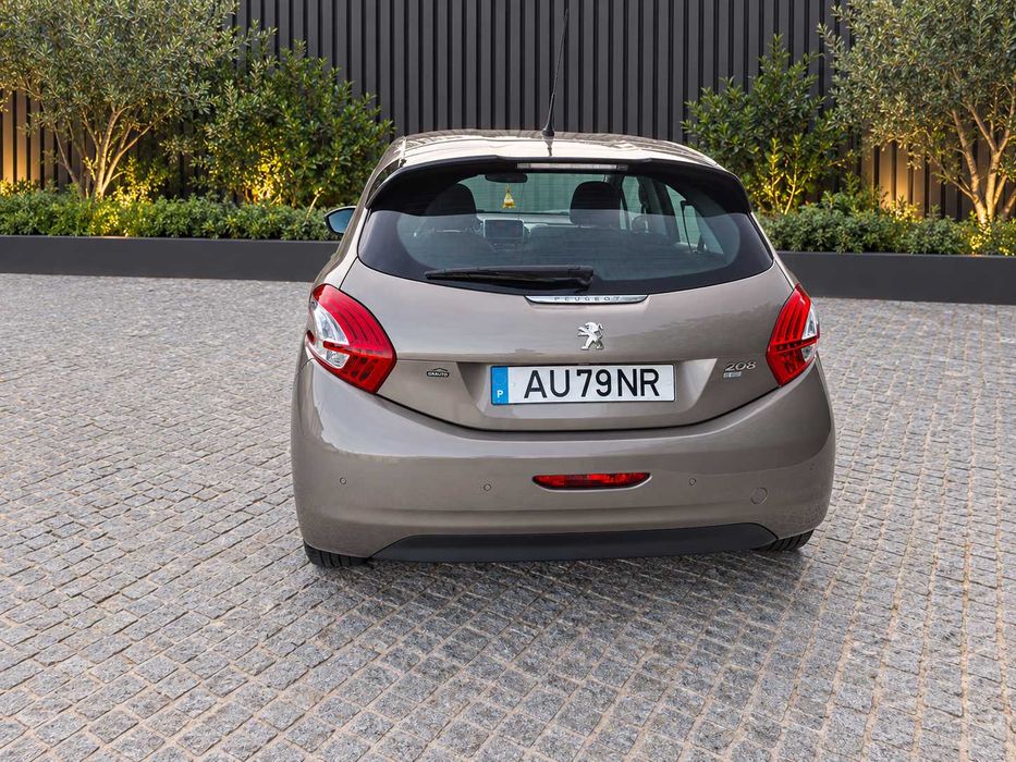 Peugeot 208 1.6 Hdi — photo 3