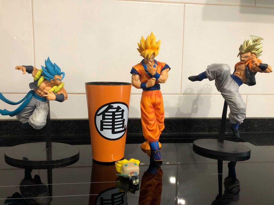 5 Figuras, 2 copos 1 Porta Chaves One Peace e Dragon Ball