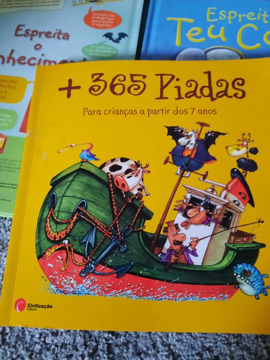 Vários livros educativos
