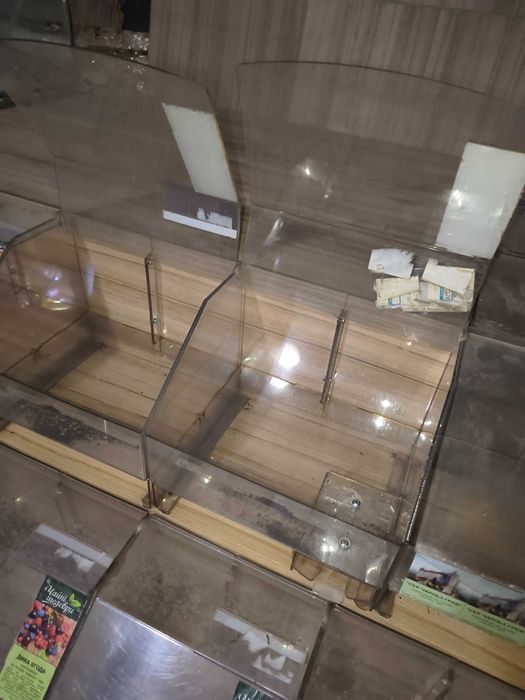 Продам витрины-тумбы из ДСП для чая/специй/конфет (б\у)