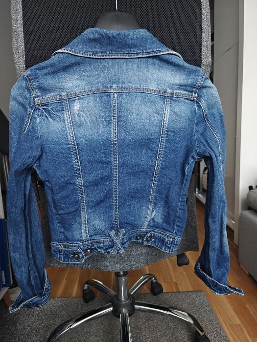 Krótka kurtka jeansowa