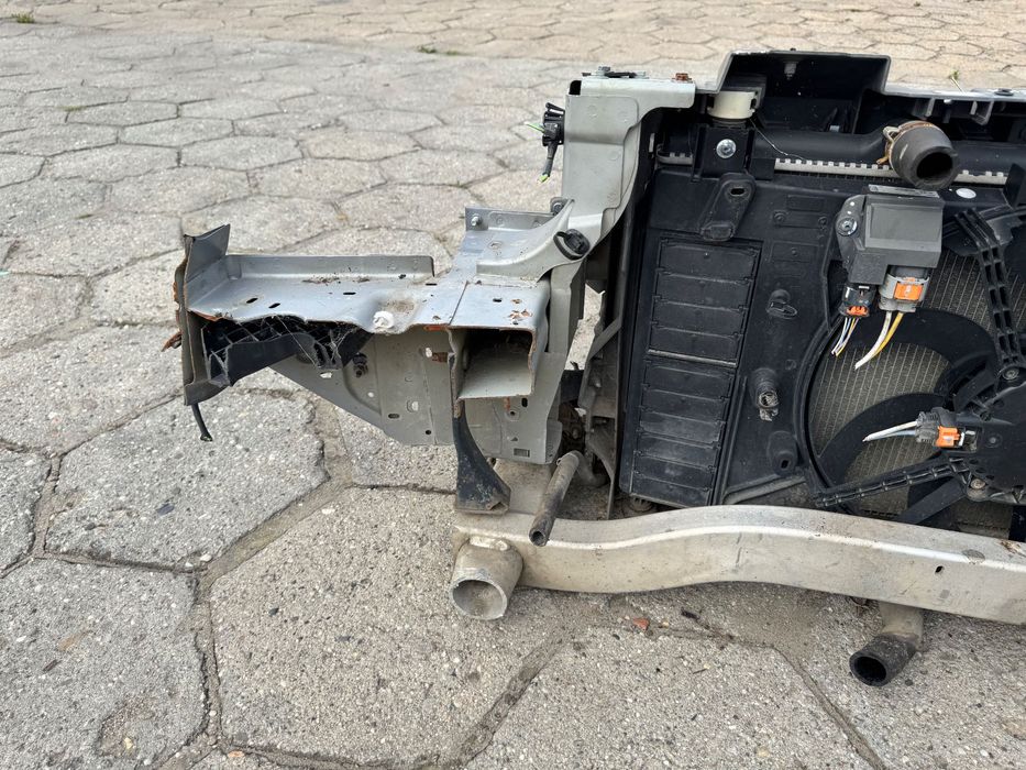 Peugeot 508 I 1.6 EHDi  pas przedni kompletny chłodnice belka pod zderzak przód maskownica wzmocnienie górne wentylator