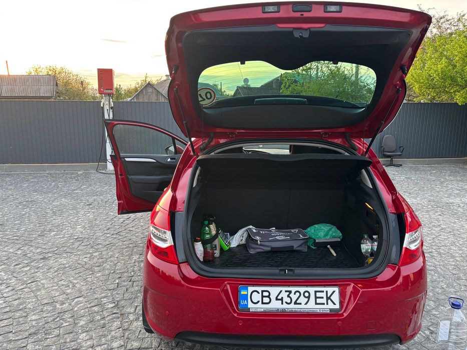 Автомобіль Citroen C4