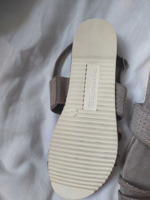 Продам босоніжки жіночі нові