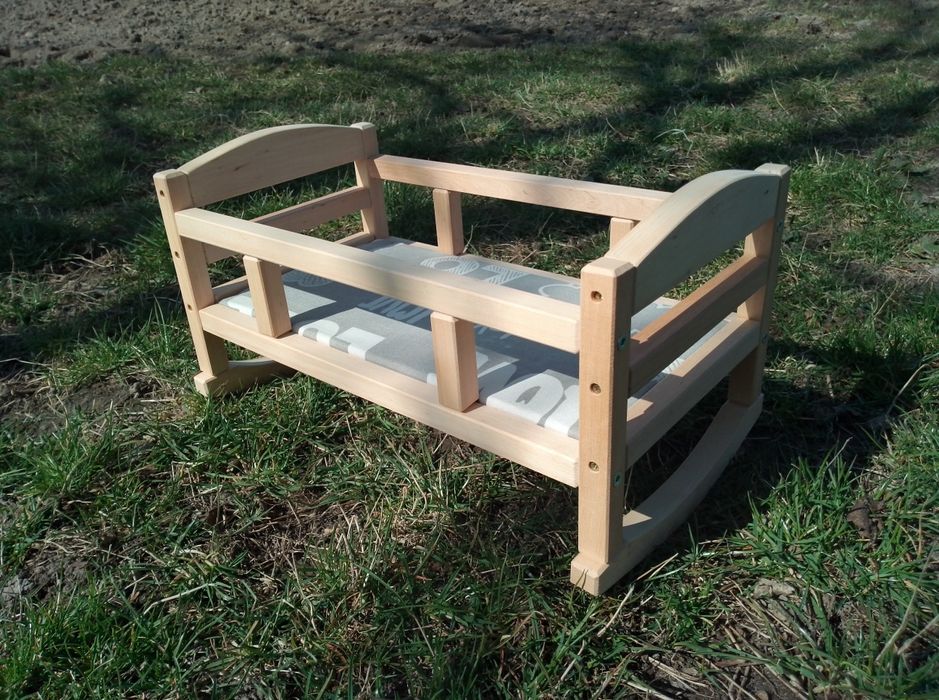 Колиска для ляльок