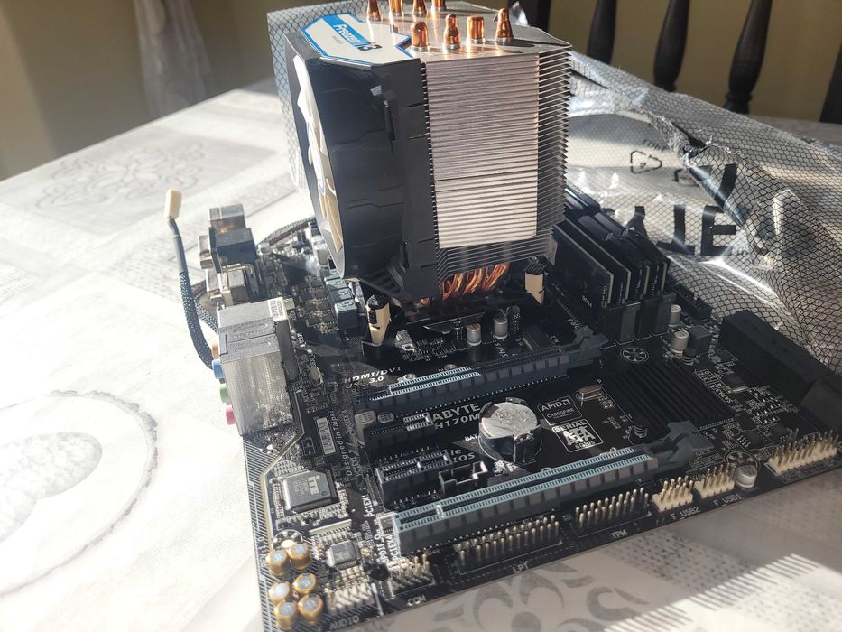 PC Gaming Intel i7 + GeForce-RTX-2060-GAMING-Z - Sem Fonte de Aliment.