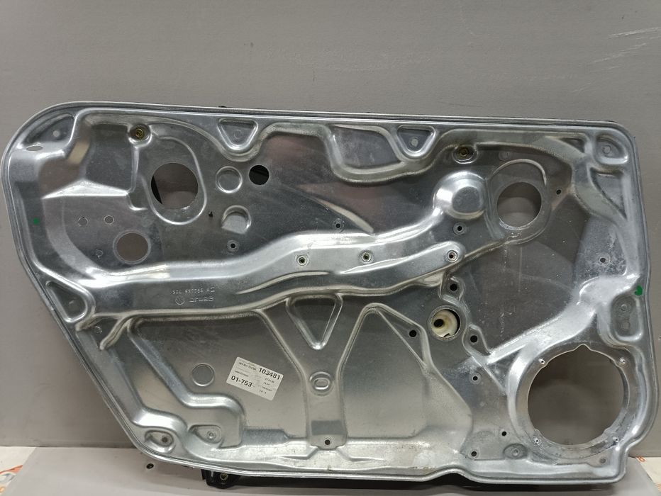 Скло підіомник (передній лівий) Volkswagen Passat b5 пасат б5