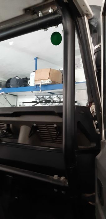 Defender Roll-bar interior
