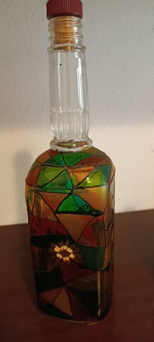 Seis garrafas pintadas à mão