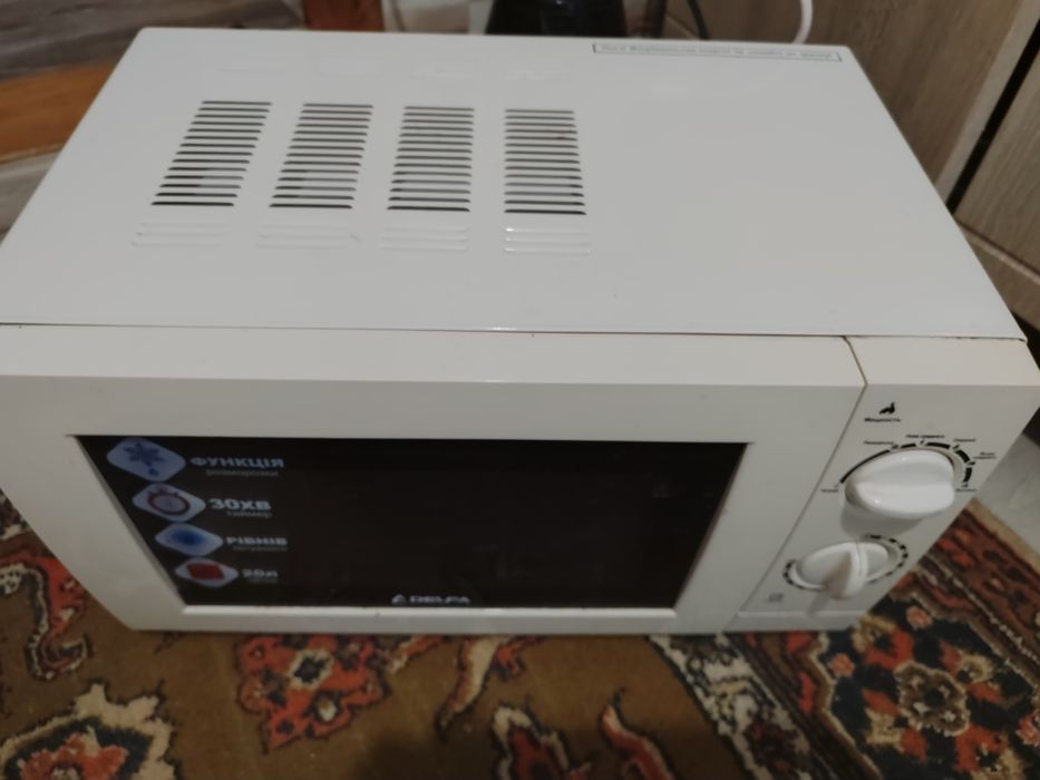 Микроволновка Delfa m20fw (полурабочая)  под ремонт