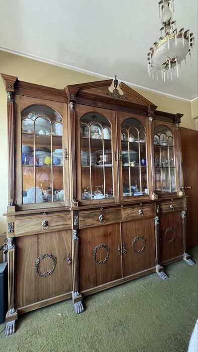 Louçeiro Antigo de Sala em Madeira Maciça com Vitrines