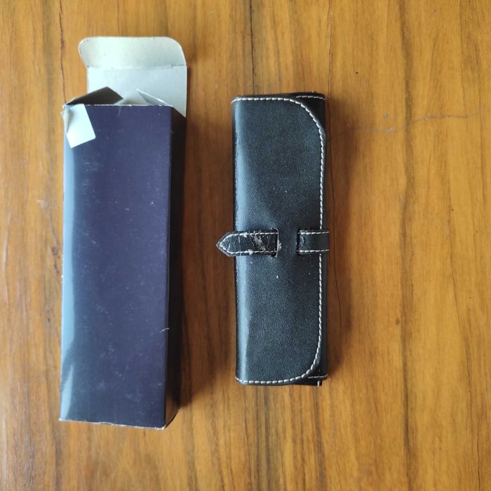 Esferográfica com estojo