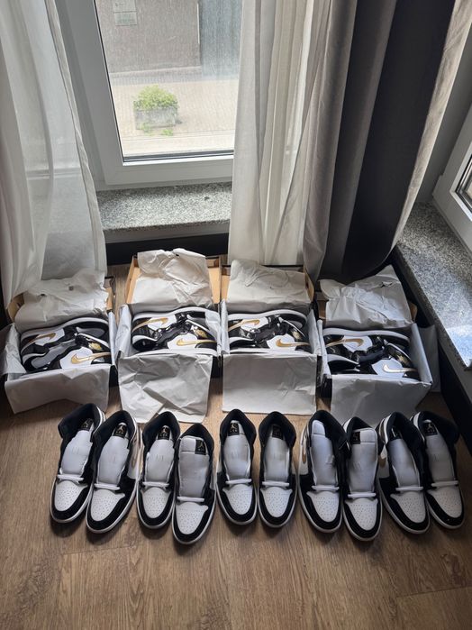 Air Jordan 1 Mid Black Metallic Gold-White