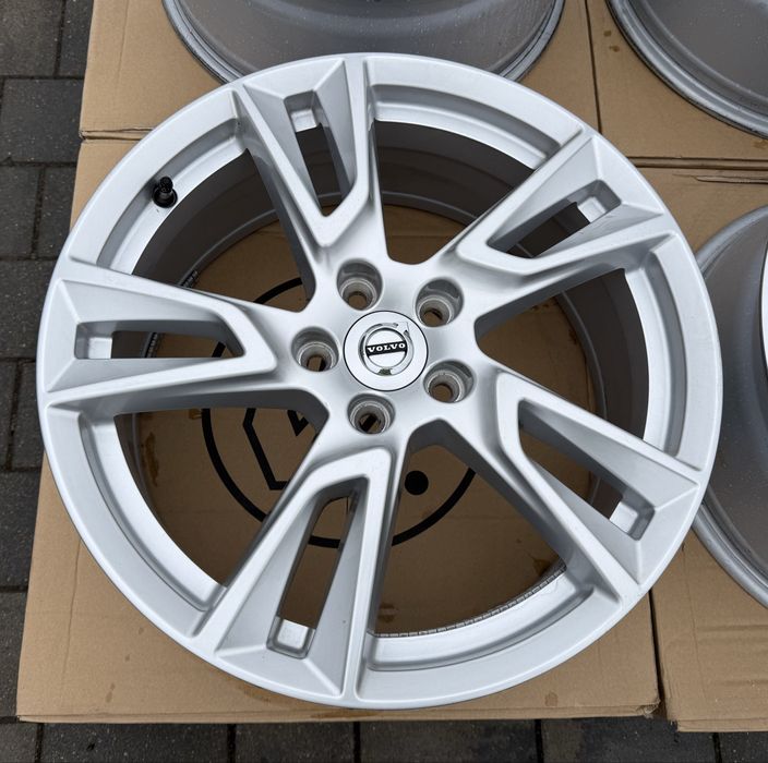 Oryginalne Felgi Volvo 5x108 S60 S90 V60 S80 XC40 XC60 7.5Jx18 ET50
