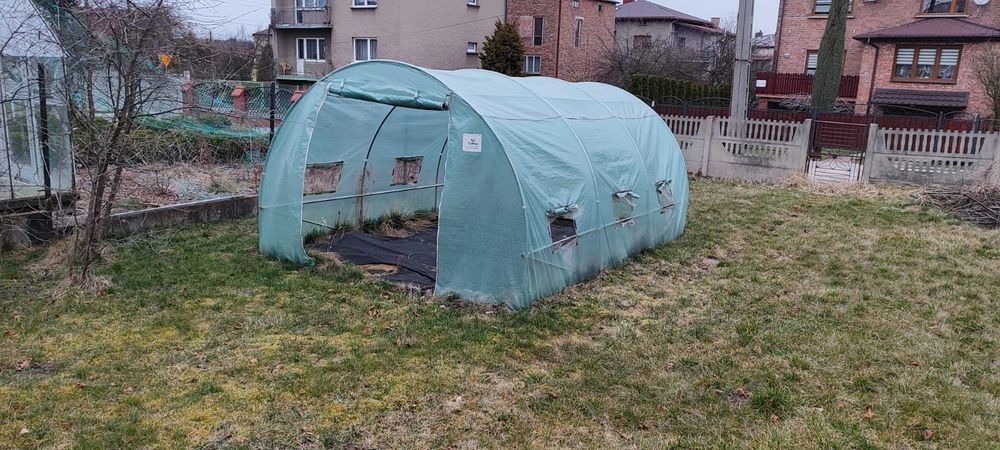 Rezerwacja Tunel foliowy - metalowa konstrukcja