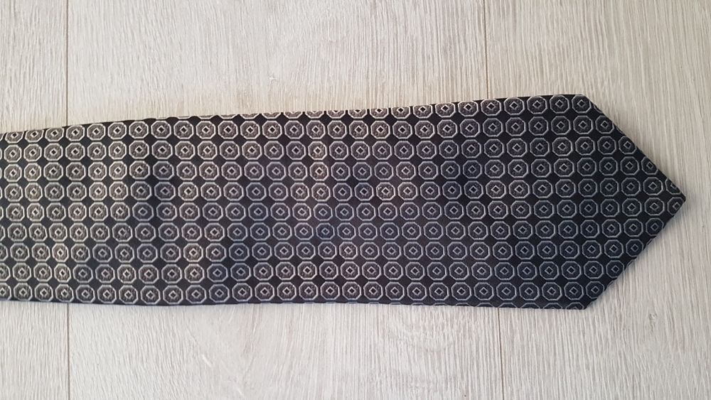 Krawat firmy HUGO Boss jedwabny