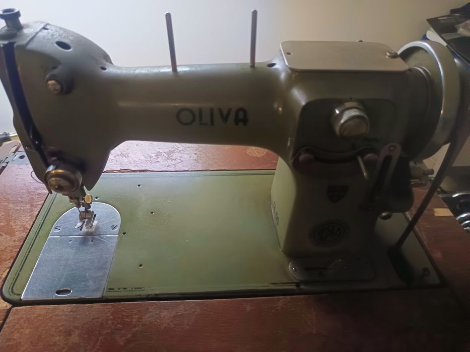 Máquina de Costura Oliva CL50 Vintage + Móvel