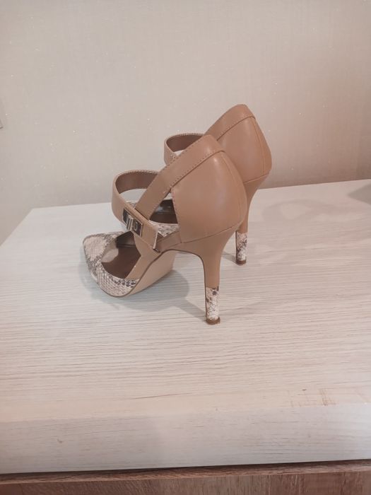 Продаю елегантні босоніжки-лодочки