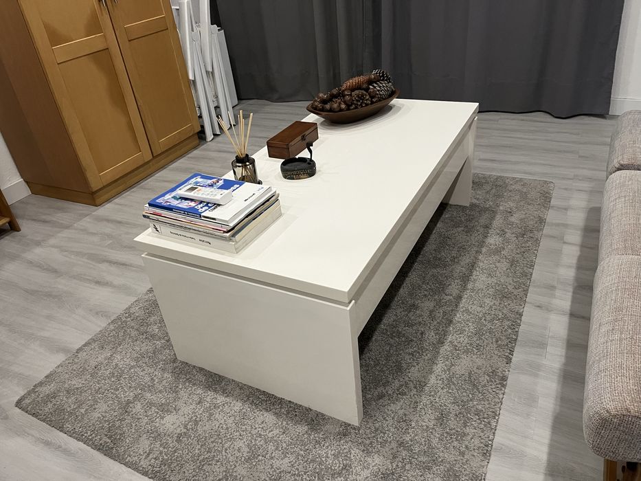 Sofa e mesa de centro
