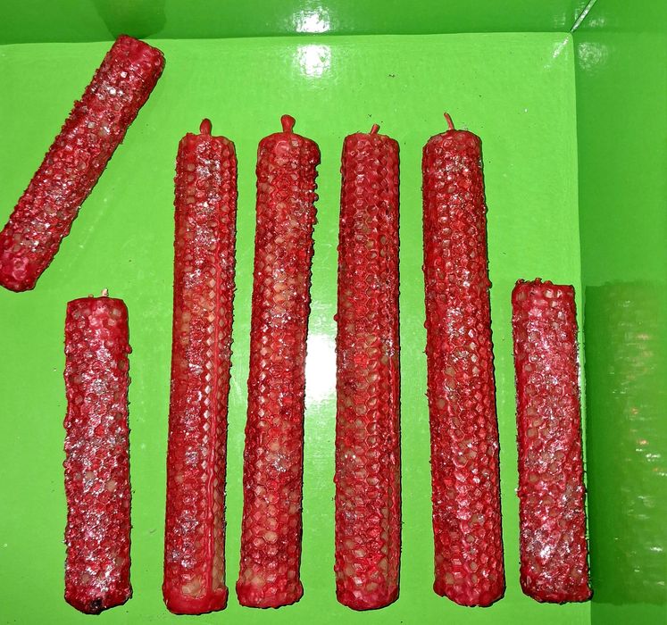 Свічка з бджолинного воску та трав