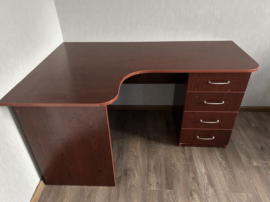 Письмовий стіл  кутовий
