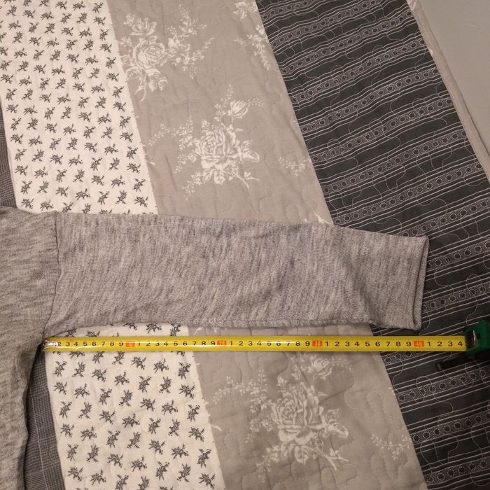 Sweter głęboki dekold