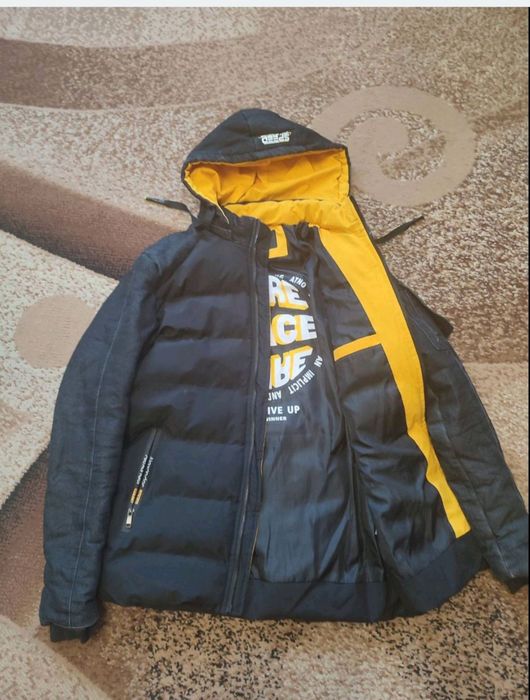 Продам зимову куртку на підлітка