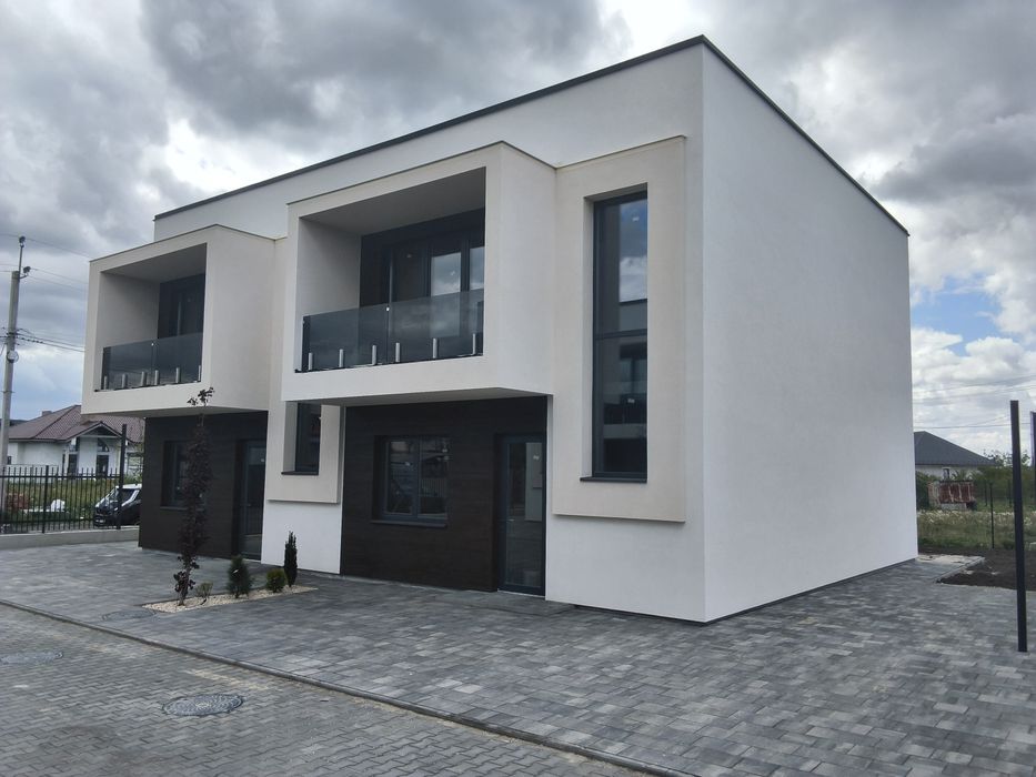 Продаж дуплексу у Луцькому районі с. Рованці преміум-класу із балконом 120 м². Приватна територія. - Вид 5