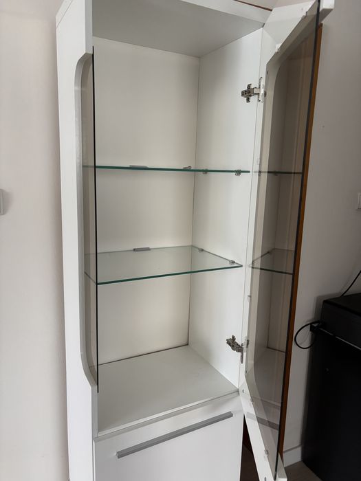 Komoda biała 135x44x85cm plus witryna