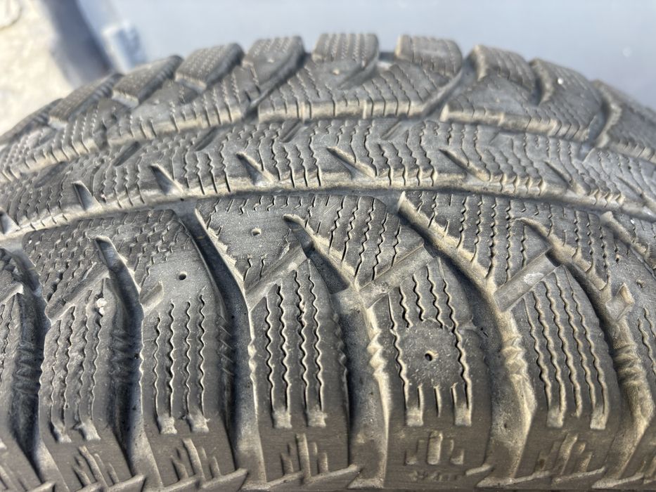 Продам зимові шини Lassa 195/65/R15. Відмінний стан. Без дефектів