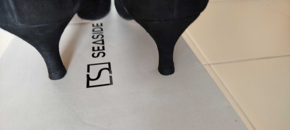 Sapatos senhora pretos em camurça NOVOS