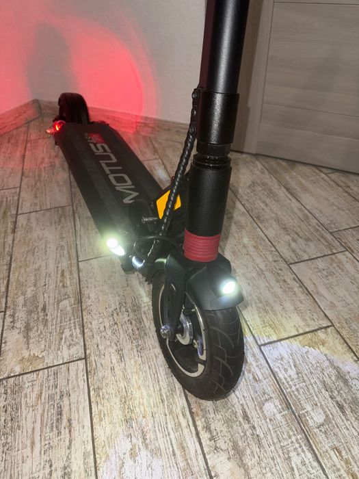Електросамокат Motus PRO 8.5 LITE чорний
