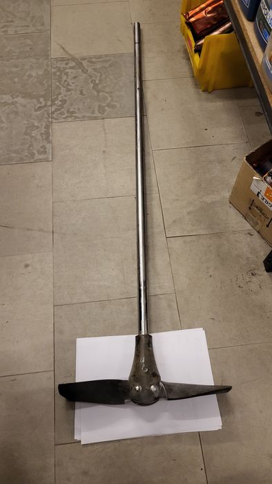 Śruba napędowa z wałem do łodzi