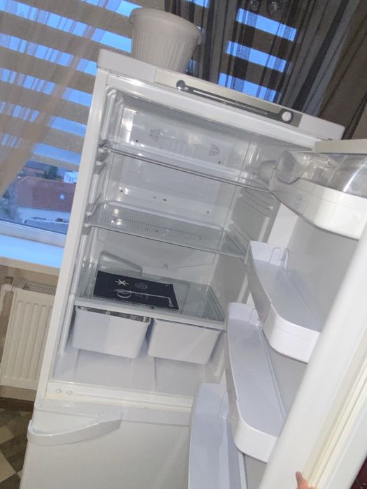 Холодильник indesit