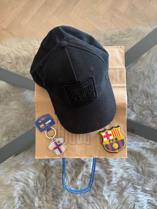 Barcelona zestaw z Camp Nou - czapka, brelok, magnes, torba