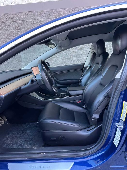 Tesla Model 3      2019