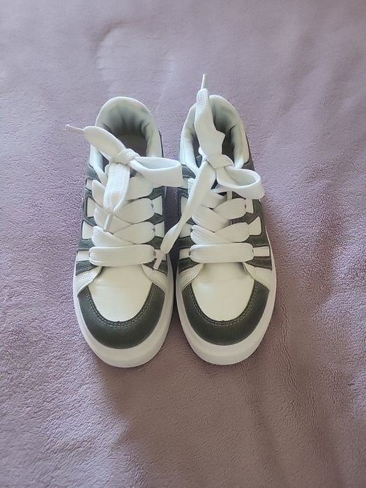 Кросівки в хорошому стані