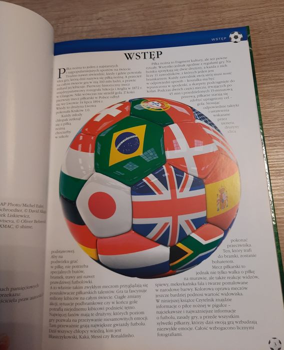 Książka Gwiazdy Piłki Nożnej.