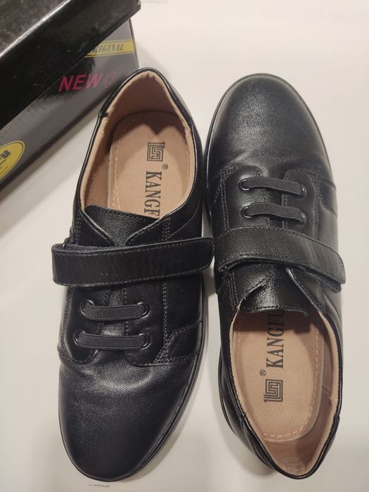 Продам кожаные подростковые туфли размер 39 новые