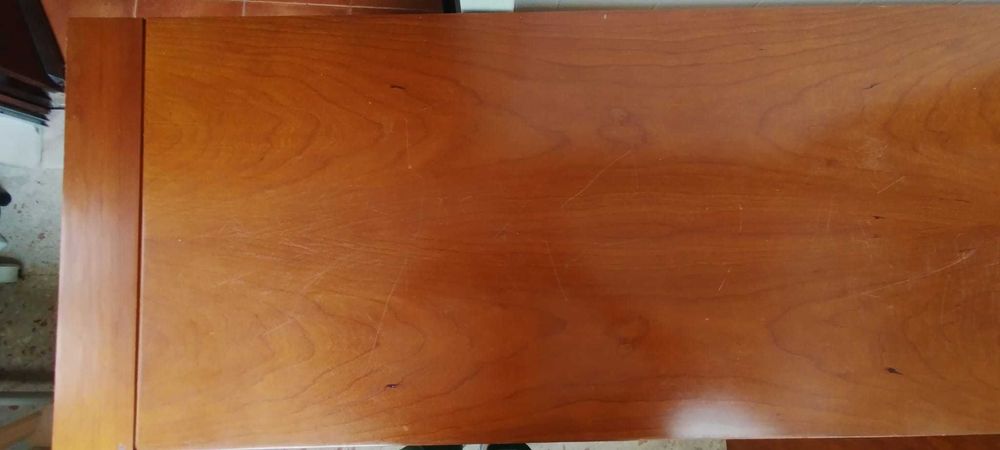 Cómoda de madeira, 106x40, com 3 prateleiras interiores